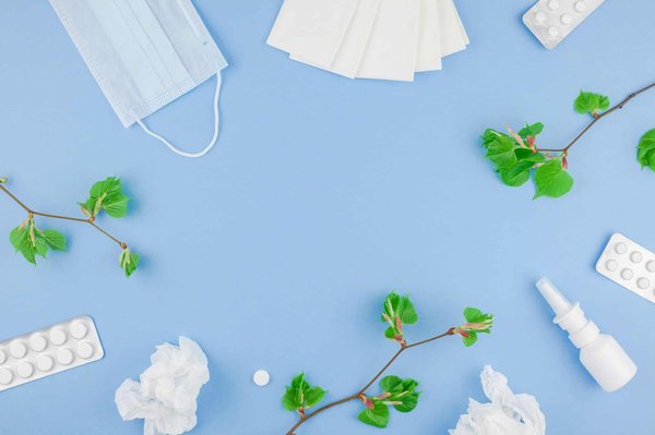 ¿Cuáles son los síntomas de una alergia alimentaria en mi gato?